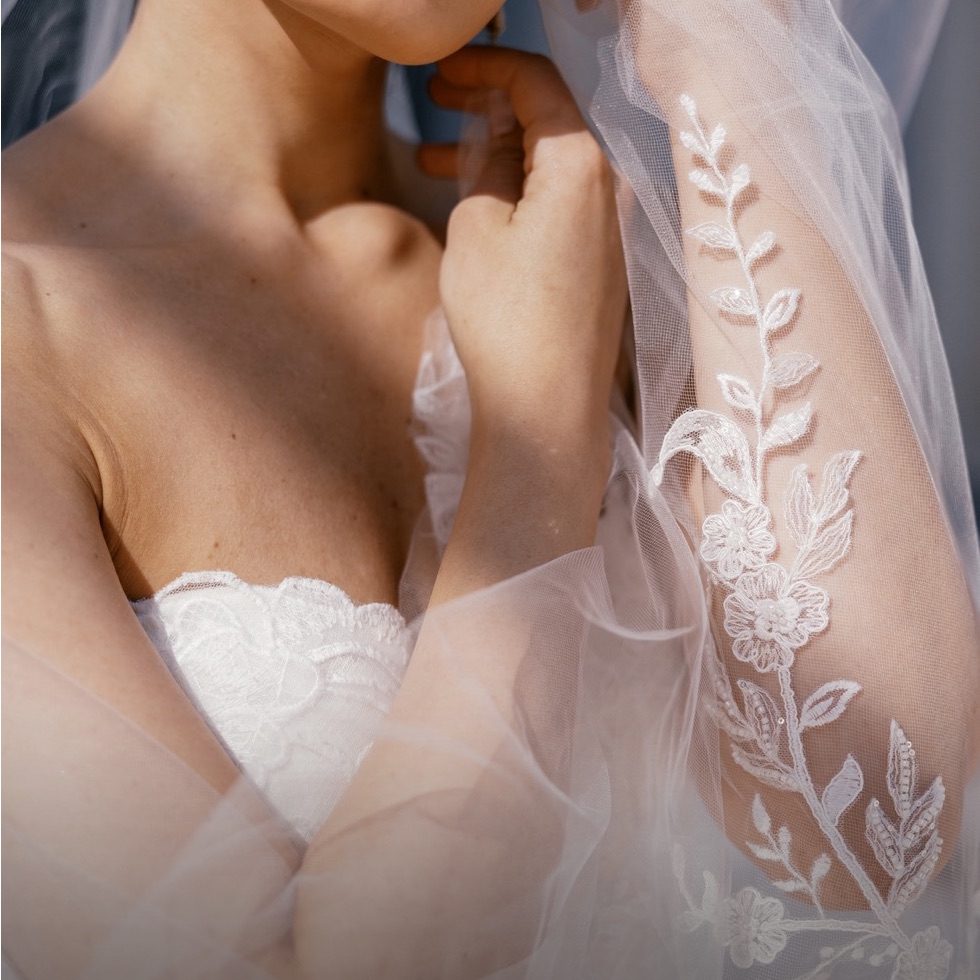 Elegant White Floral Lace Bridal Veil